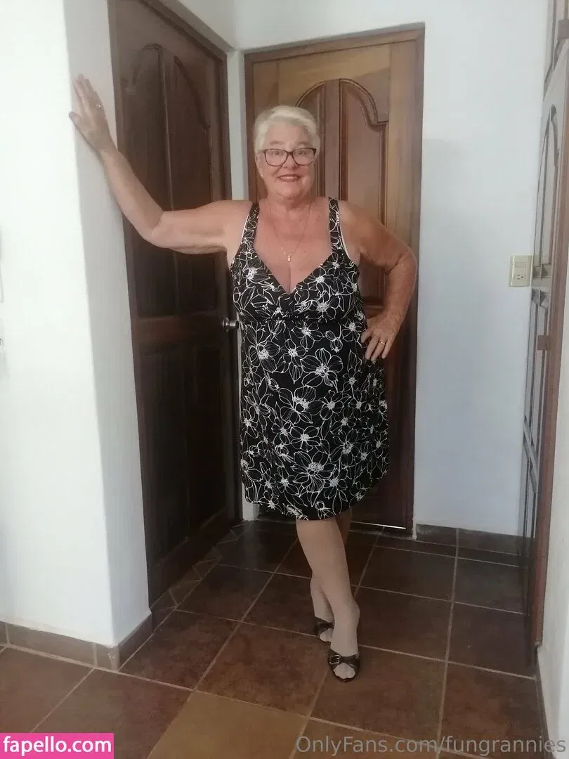fungrannies / whathappenedtotomorrow Onlyfans Photo Gallery 