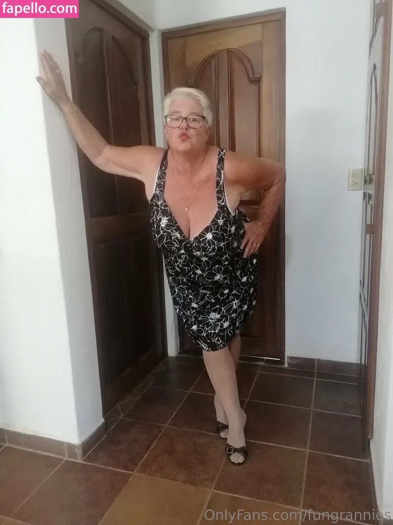fungrannies / whathappenedtotomorrow Onlyfans Photo Gallery 