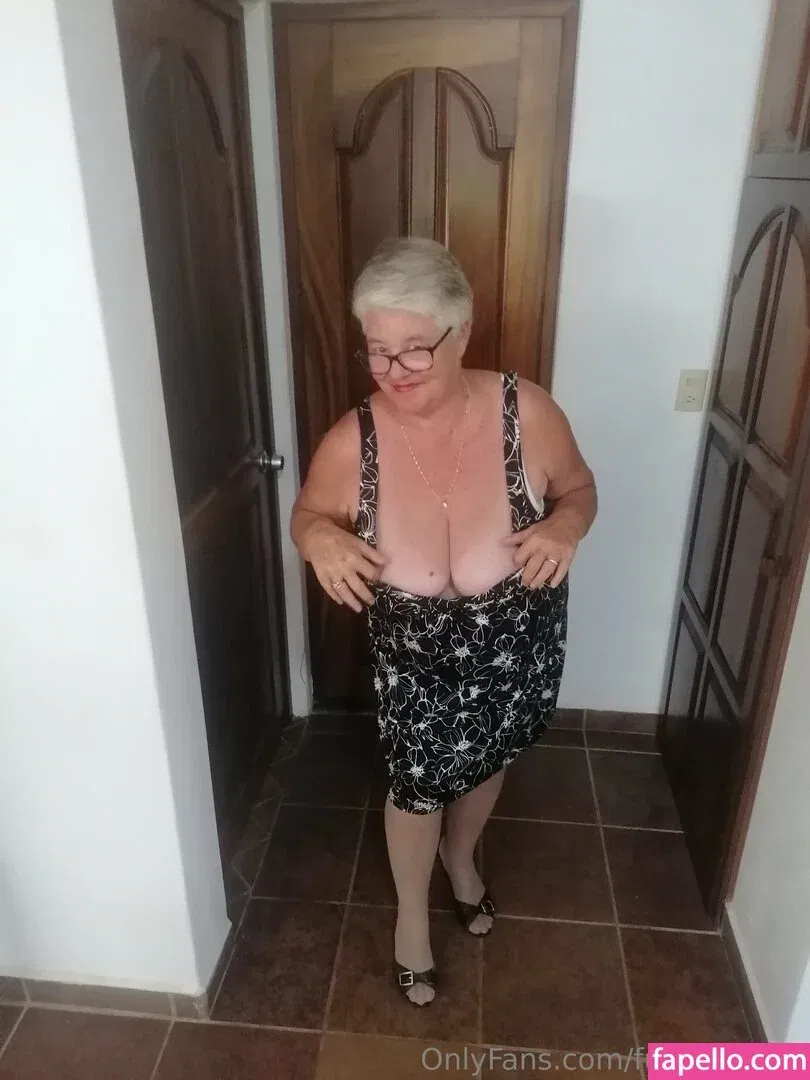 fungrannies / whathappenedtotomorrow Onlyfans Photo Gallery 