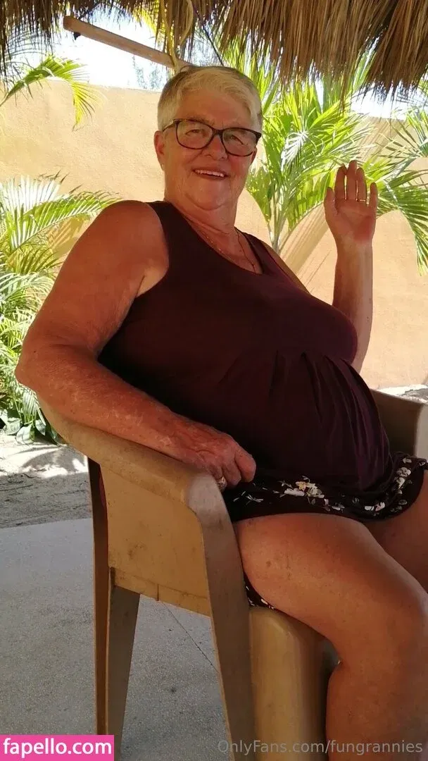 fungrannies / whathappenedtotomorrow Onlyfans Photo Gallery 