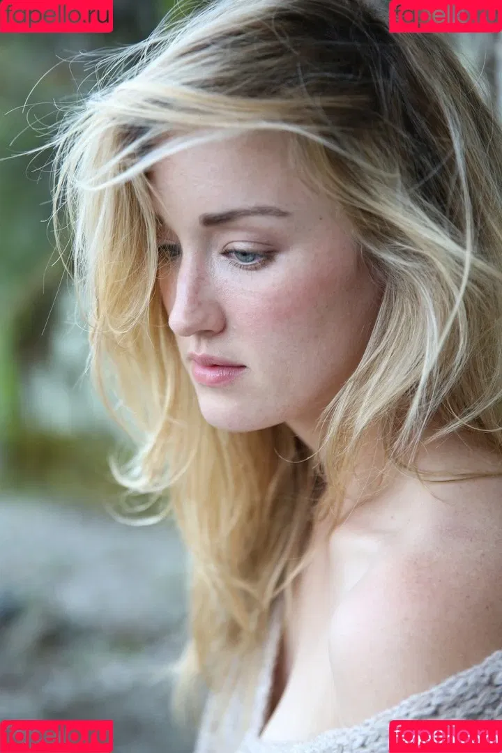 Ashley Johnson / ashleyjohnson789709 / ashleythejohnson / thevulcansalute Onlyfans Photo Gallery 