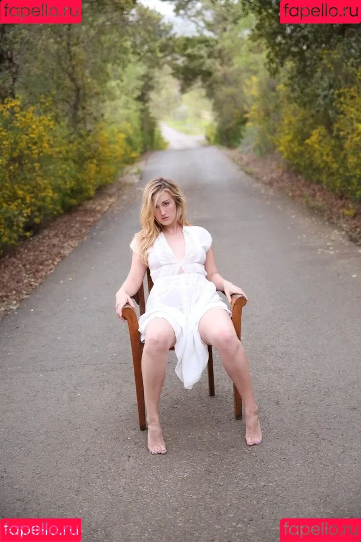 Ashley Johnson / ashleyjohnson789709 / ashleythejohnson / thevulcansalute Onlyfans Photo Gallery 
