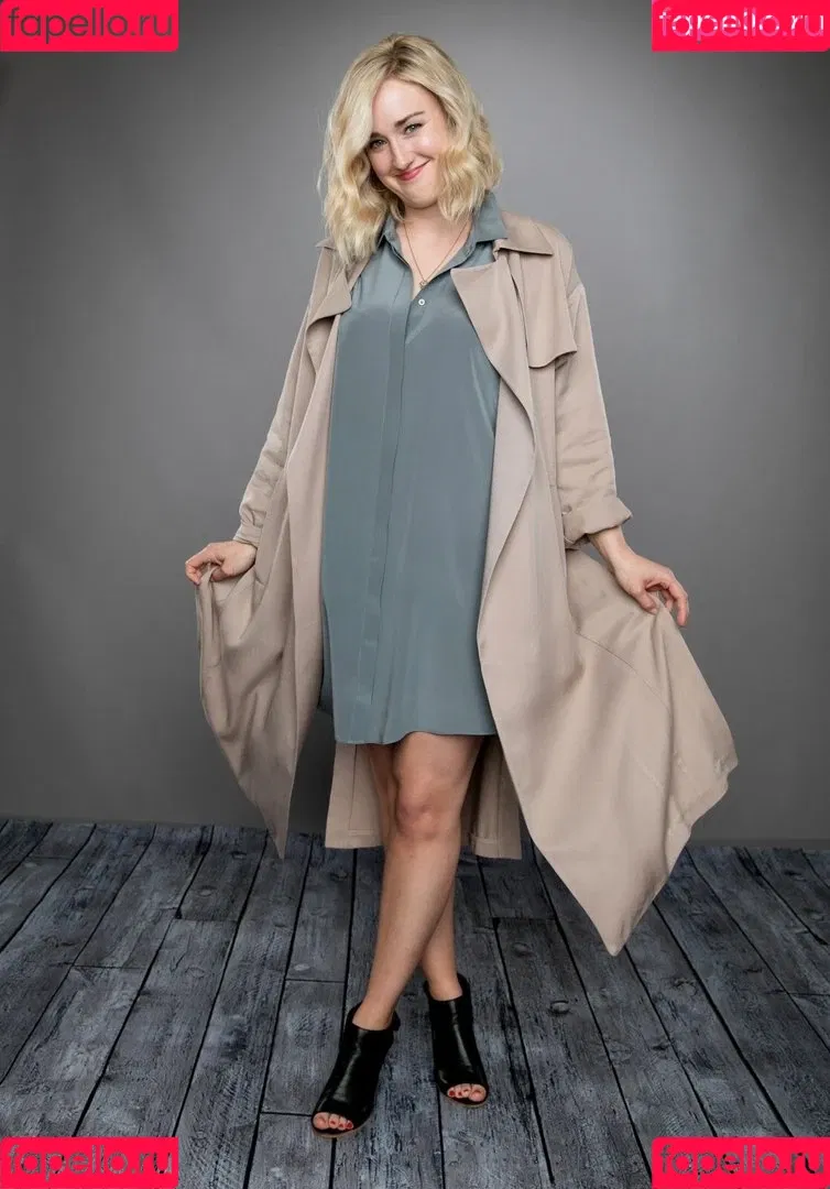 Ashley Johnson / ashleyjohnson789709 / ashleythejohnson / thevulcansalute Onlyfans Photo Gallery 