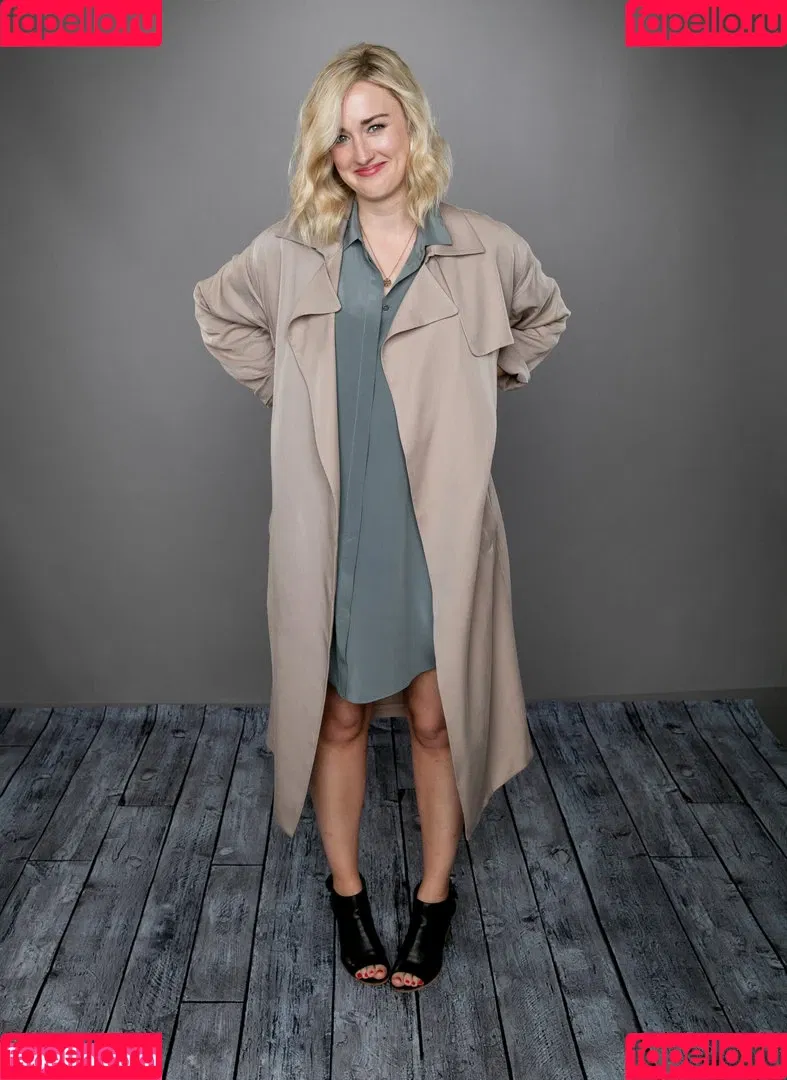 Ashley Johnson / ashleyjohnson789709 / ashleythejohnson / thevulcansalute Onlyfans Photo Gallery 