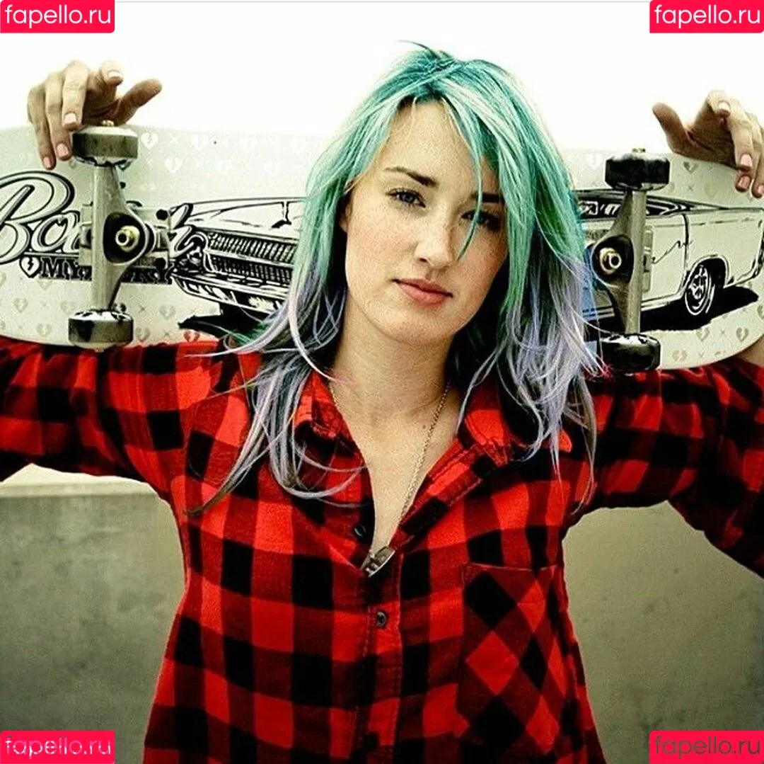 Ashley Johnson / ashleyjohnson789709 / ashleythejohnson / thevulcansalute Onlyfans Photo Gallery 