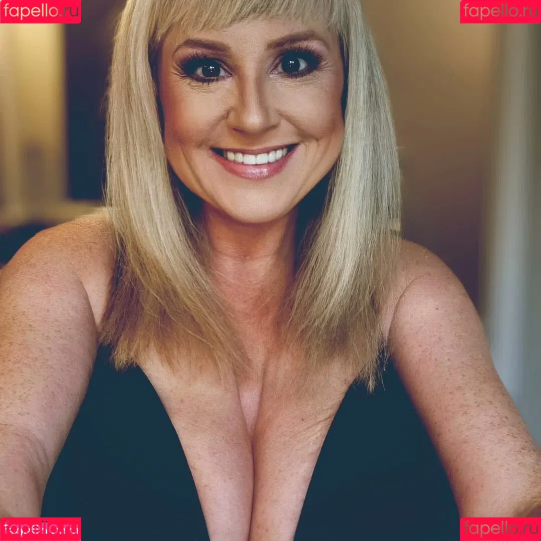 Ashley Johnson / ashleyjohnson789709 / ashleythejohnson / thevulcansalute Onlyfans Photo Gallery 