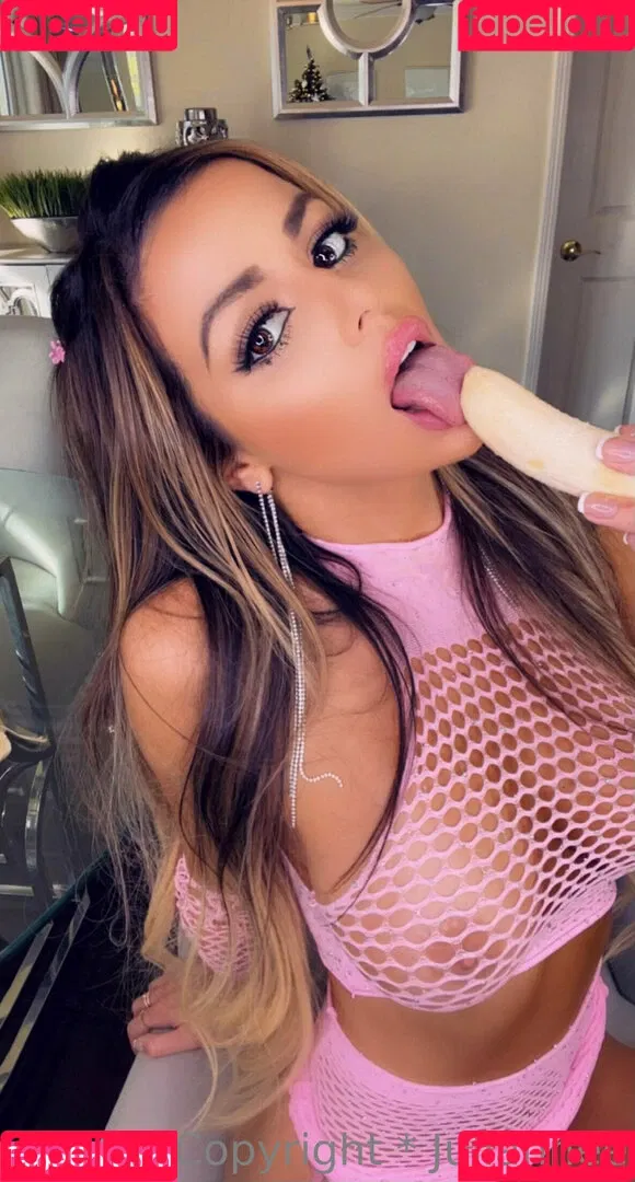 Juli.annee / juli_anneelk / juliannee Onlyfans Photo Gallery 