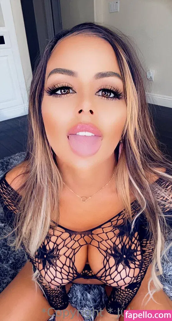 Juli.annee / juli_anneelk / juliannee Onlyfans Photo Gallery 