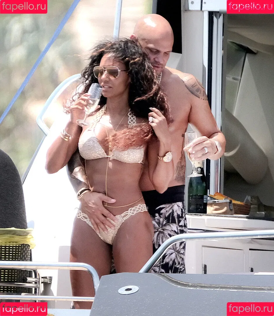 Melanie Brown / friskymellyb / officialmelb Onlyfans Photo Gallery 