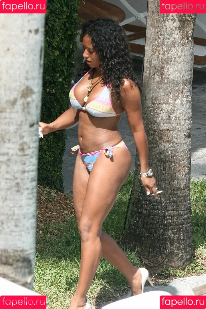 Melanie Brown / friskymellyb / officialmelb Onlyfans Photo Gallery 