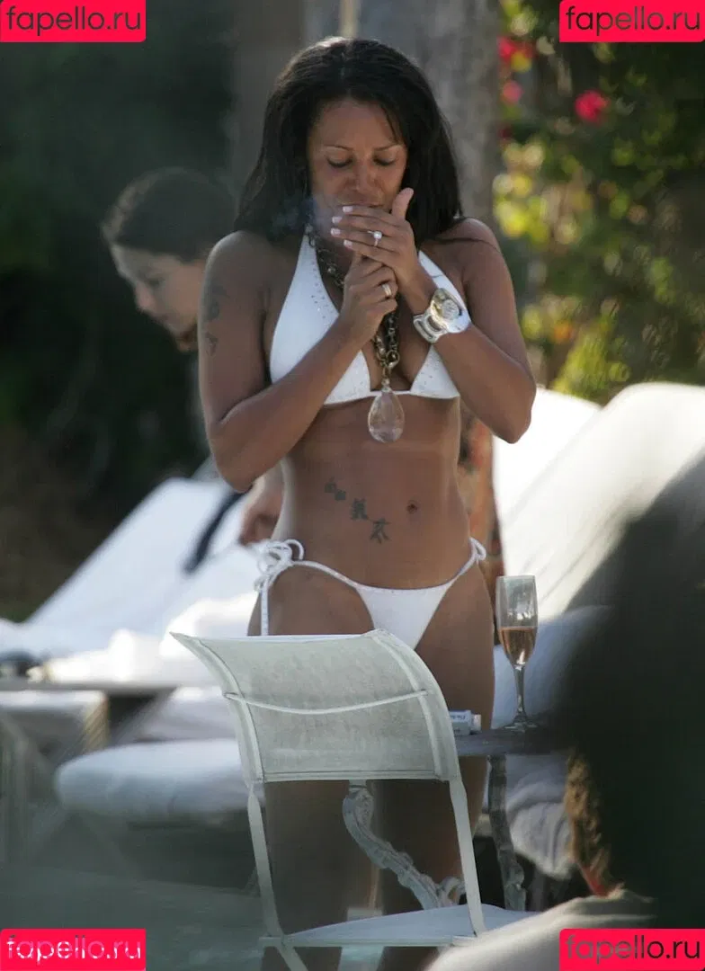 Melanie Brown / friskymellyb / officialmelb Onlyfans Photo Gallery 