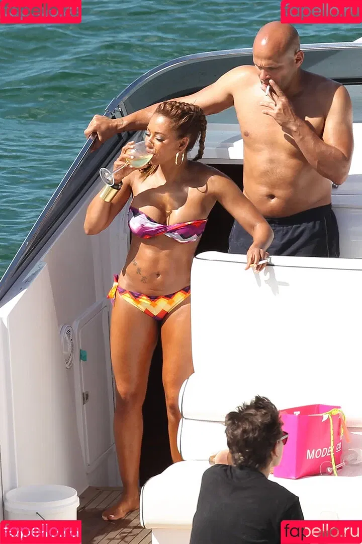 Melanie Brown / friskymellyb / officialmelb Onlyfans Photo Gallery 