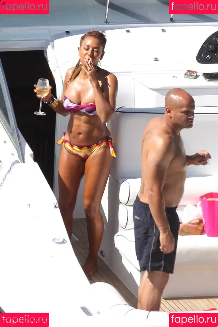 Melanie Brown / friskymellyb / officialmelb Onlyfans Photo Gallery 