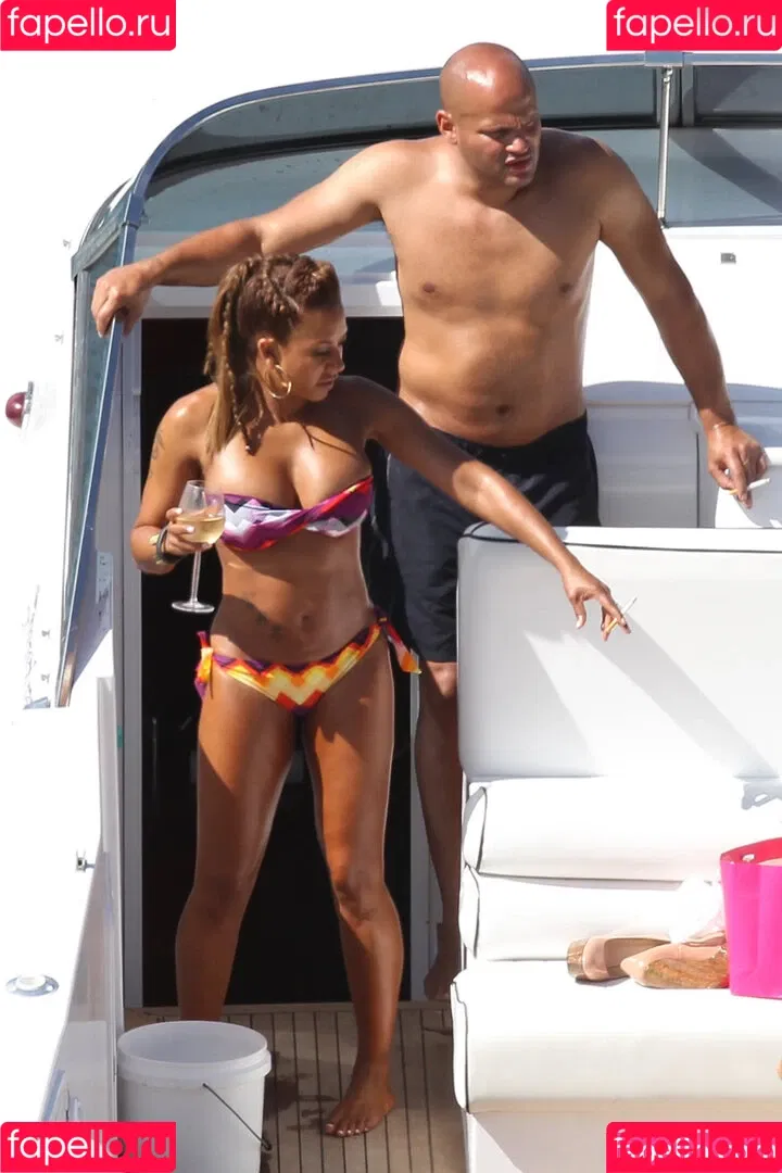 Melanie Brown / friskymellyb / officialmelb Onlyfans Photo Gallery 