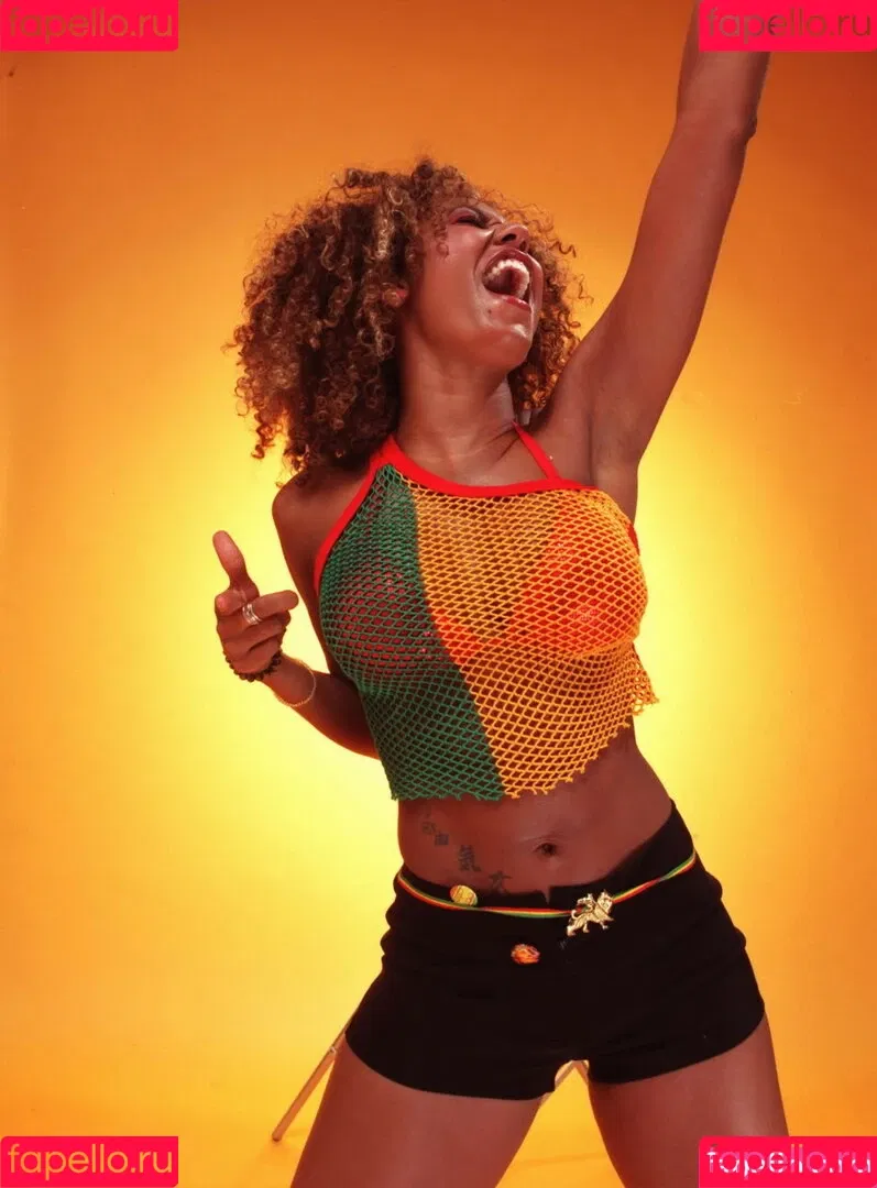 Melanie Brown / friskymellyb / officialmelb Onlyfans Photo Gallery 