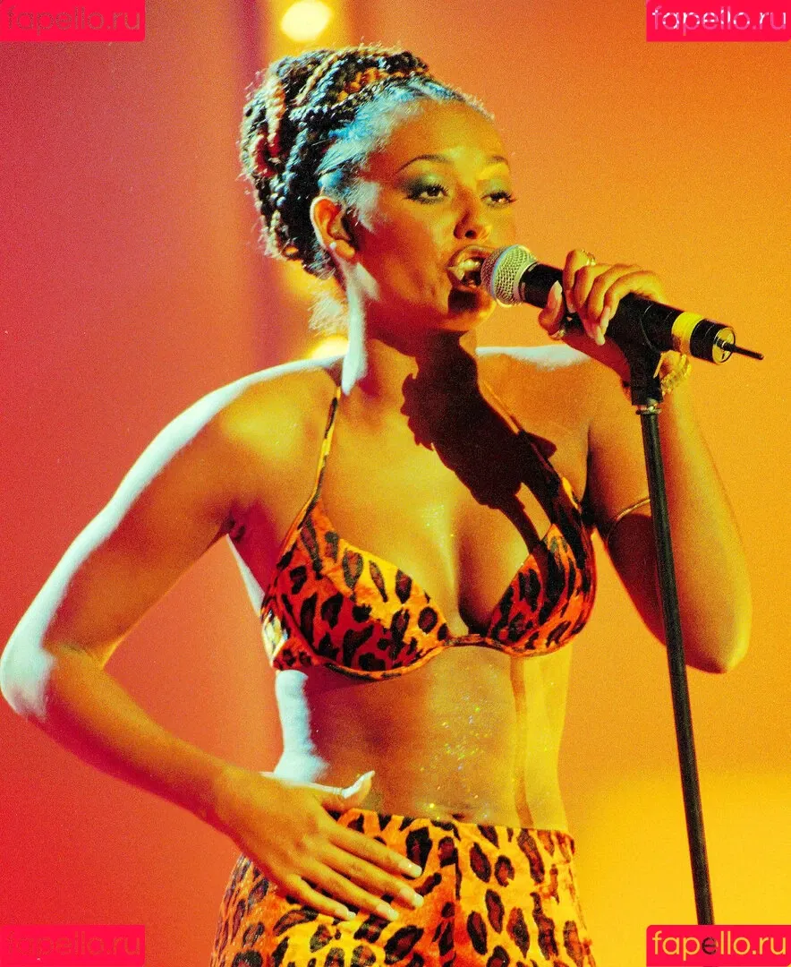 Melanie Brown / friskymellyb / officialmelb Onlyfans Photo Gallery 