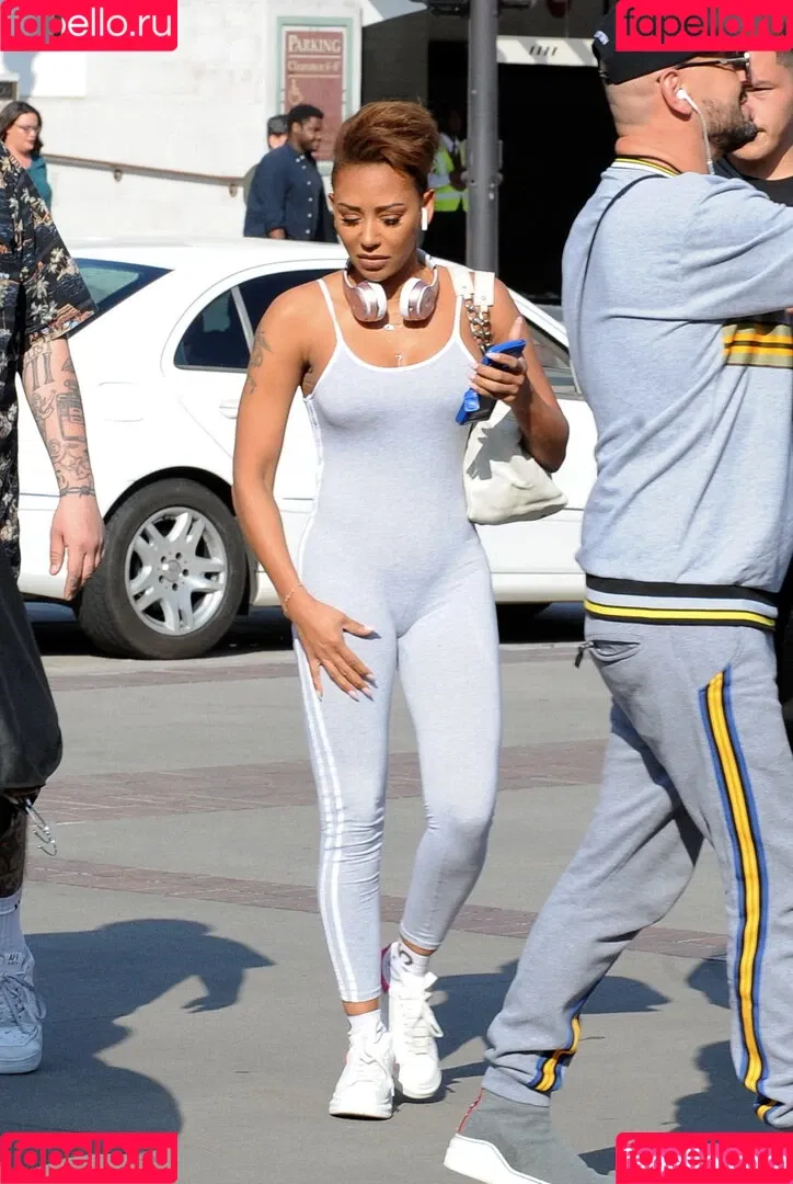 Melanie Brown / friskymellyb / officialmelb Onlyfans Photo Gallery 