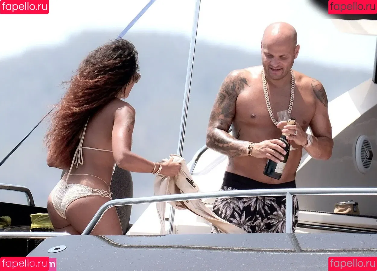 Melanie Brown / friskymellyb / officialmelb Onlyfans Photo Gallery 