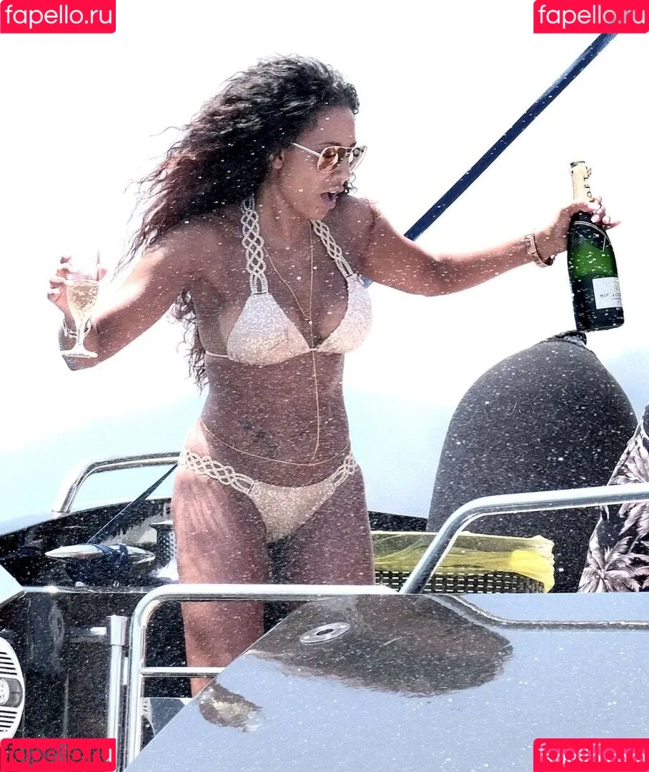 Melanie Brown / friskymellyb / officialmelb Onlyfans Photo Gallery 