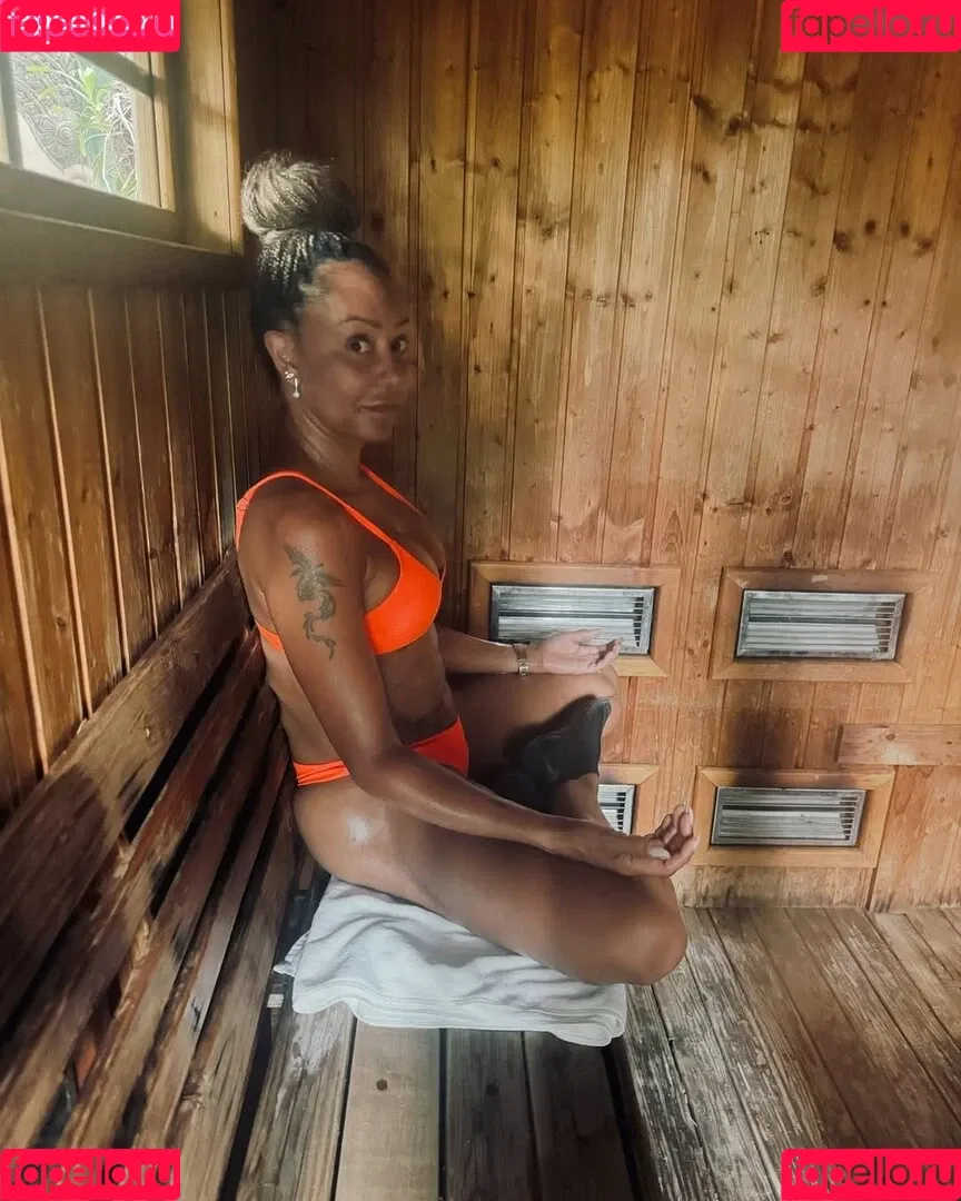 Melanie Brown / friskymellyb / officialmelb Onlyfans Photo Gallery 