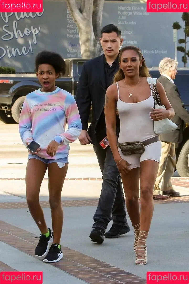 Melanie Brown / friskymellyb / officialmelb Onlyfans Photo Gallery 