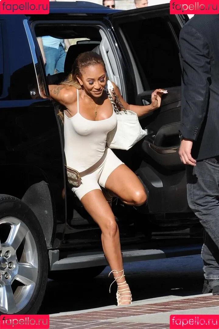 Melanie Brown / friskymellyb / officialmelb Onlyfans Photo Gallery 