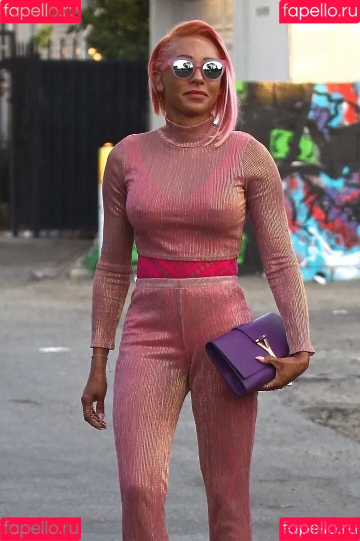 Melanie Brown / friskymellyb / officialmelb Onlyfans Photo Gallery 