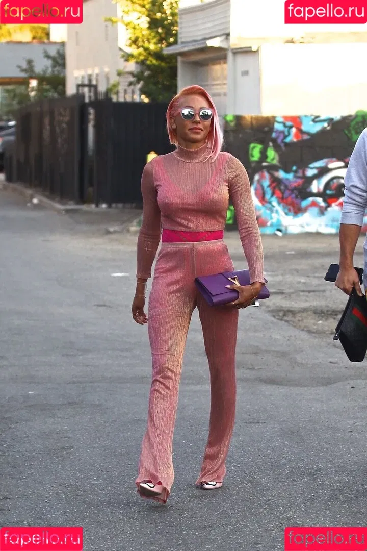 Melanie Brown / friskymellyb / officialmelb Onlyfans Photo Gallery 