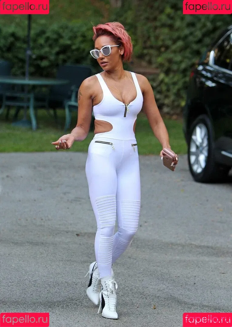 Melanie Brown / friskymellyb / officialmelb Onlyfans Photo Gallery 