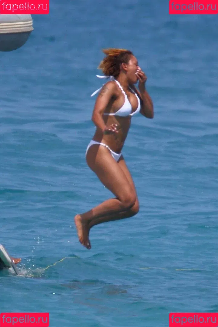 Melanie Brown / friskymellyb / officialmelb Onlyfans Photo Gallery 