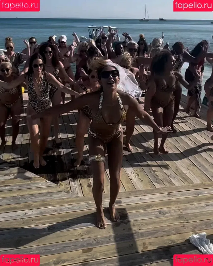 Melanie Brown / friskymellyb / officialmelb Onlyfans Photo Gallery 