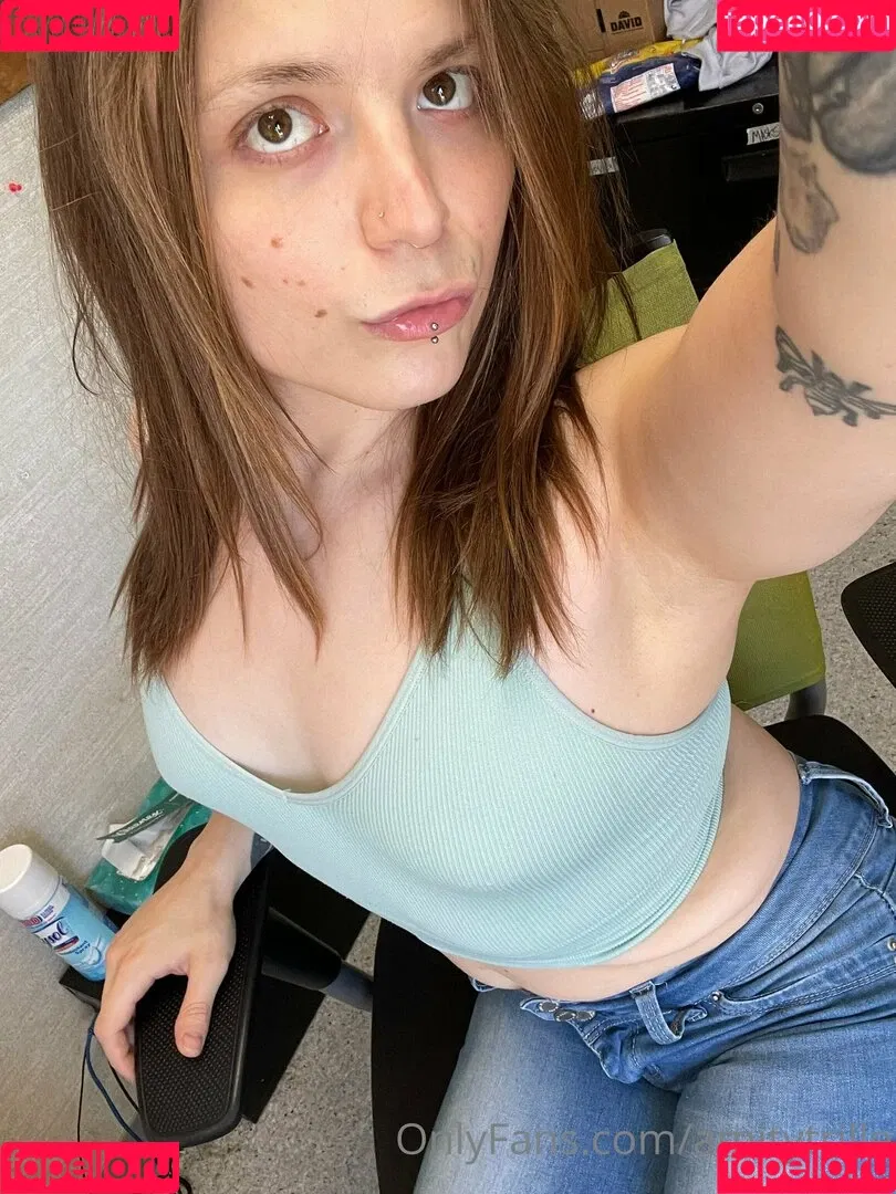 amythrill / dvlwearsdsgnr Onlyfans Photo Gallery 