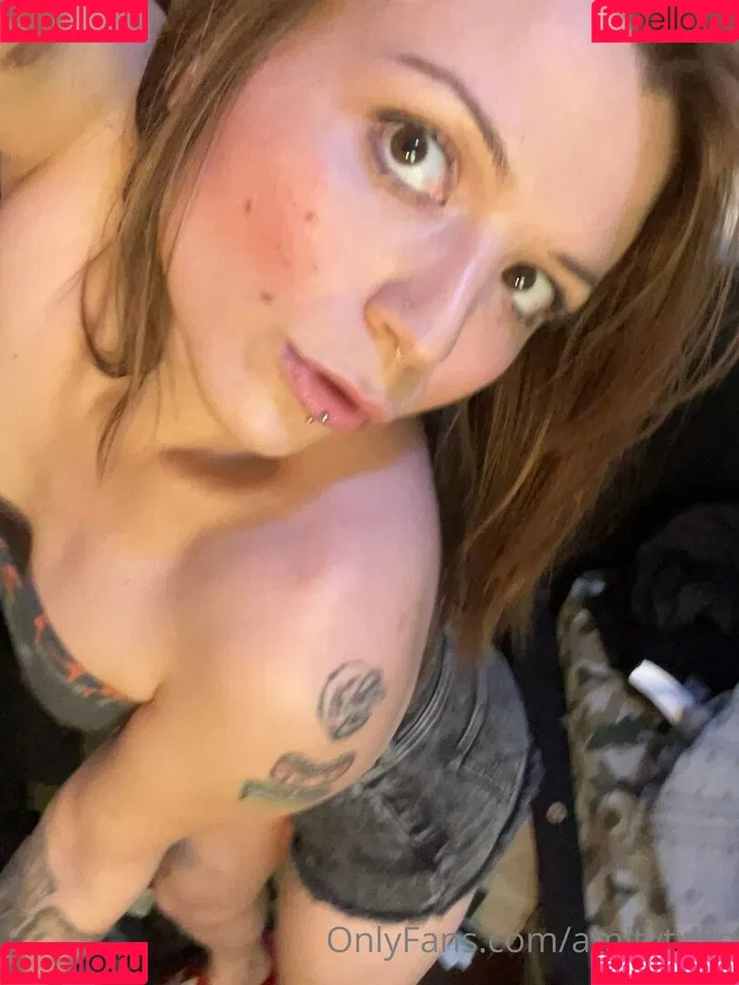 amythrill / dvlwearsdsgnr Onlyfans Photo Gallery 