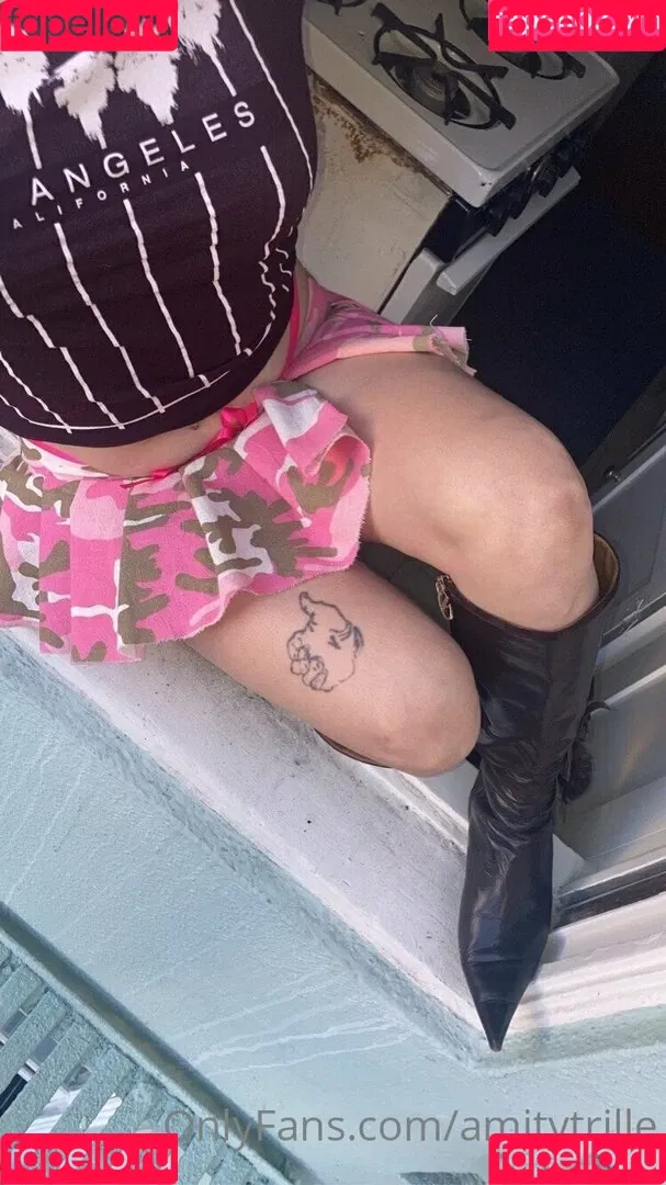 amythrill / dvlwearsdsgnr Onlyfans Photo Gallery 