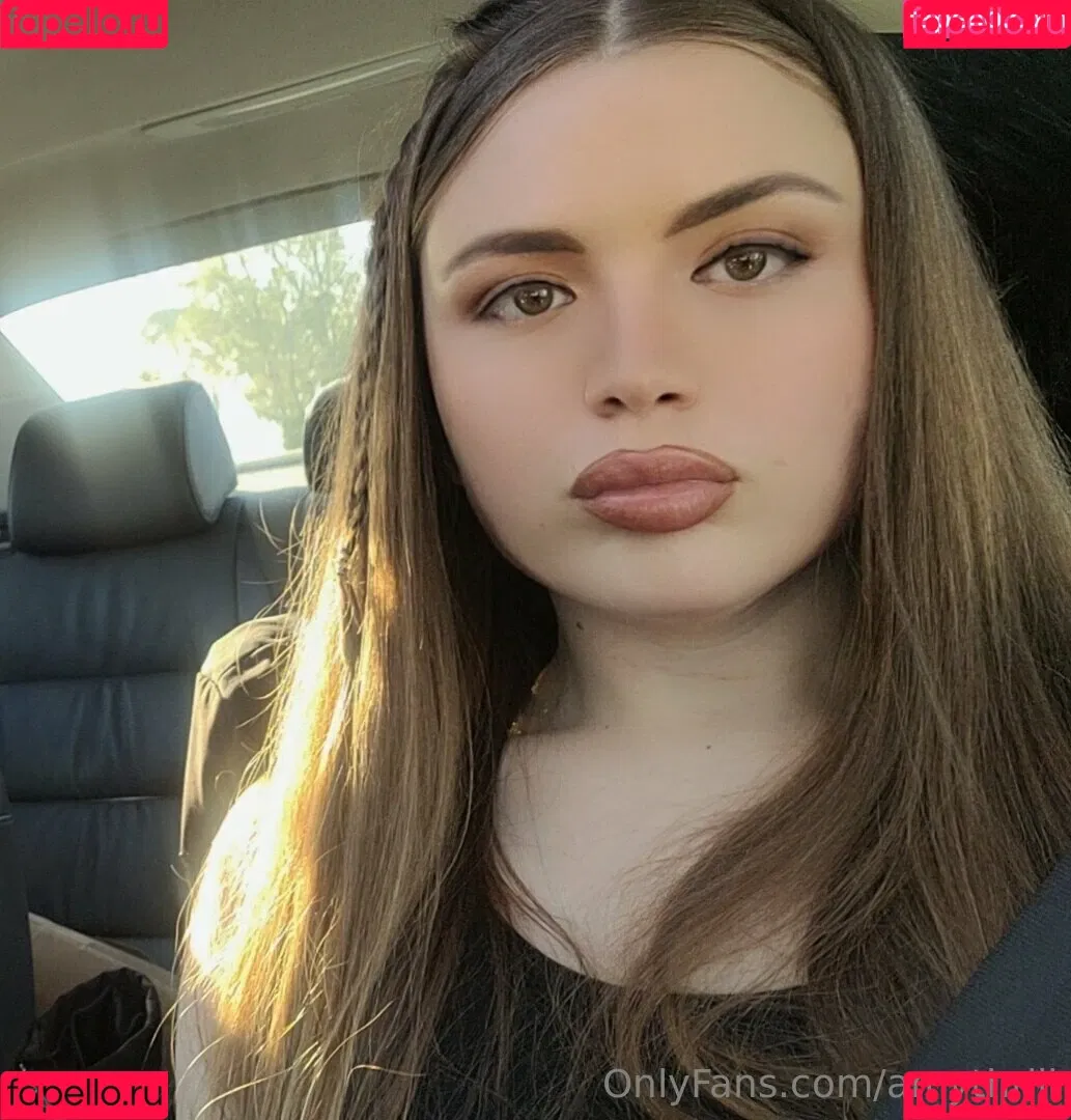 amythrill / dvlwearsdsgnr Onlyfans Photo Gallery 