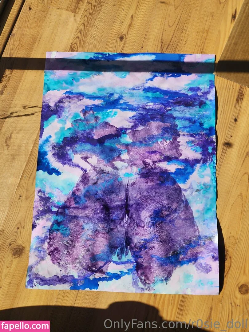 apocketfullofrosiee / r0sie_doll Onlyfans Photo Gallery 