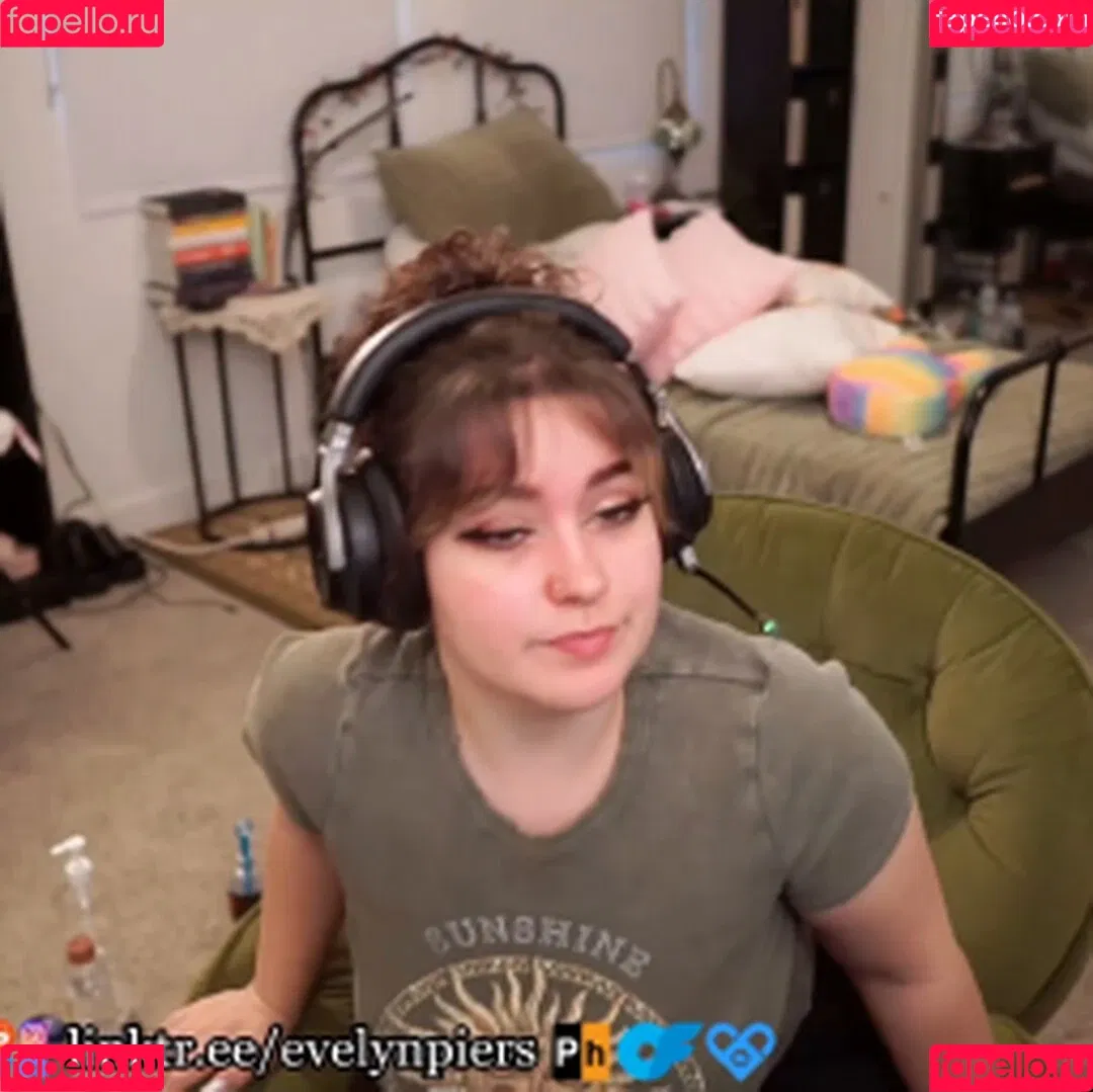 EvelynPiers / bettababe Onlyfans Photo Gallery 