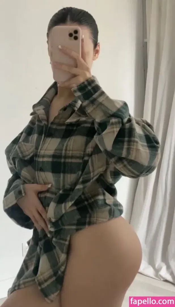 chlowang / chlowwylang Onlyfans Photo Gallery 