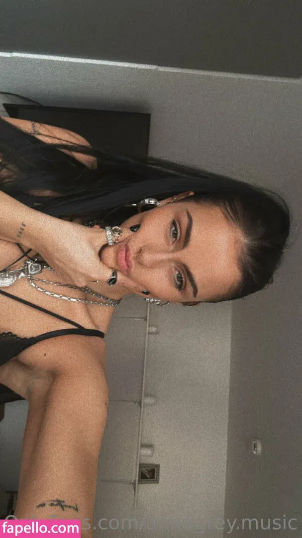 annagrey.music Onlyfans Photo Gallery 