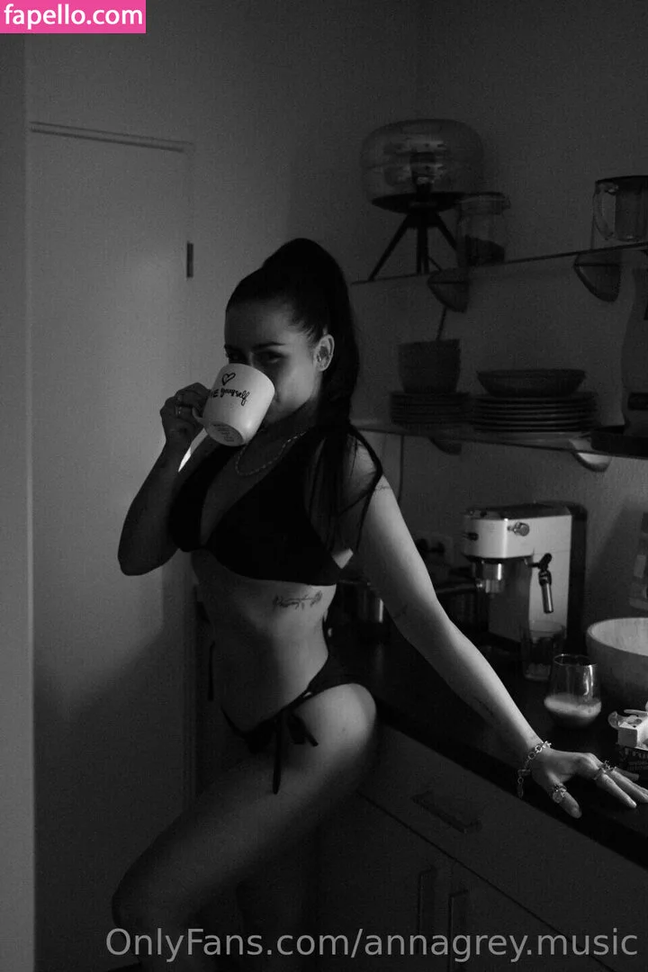 annagrey.music Onlyfans Photo Gallery 