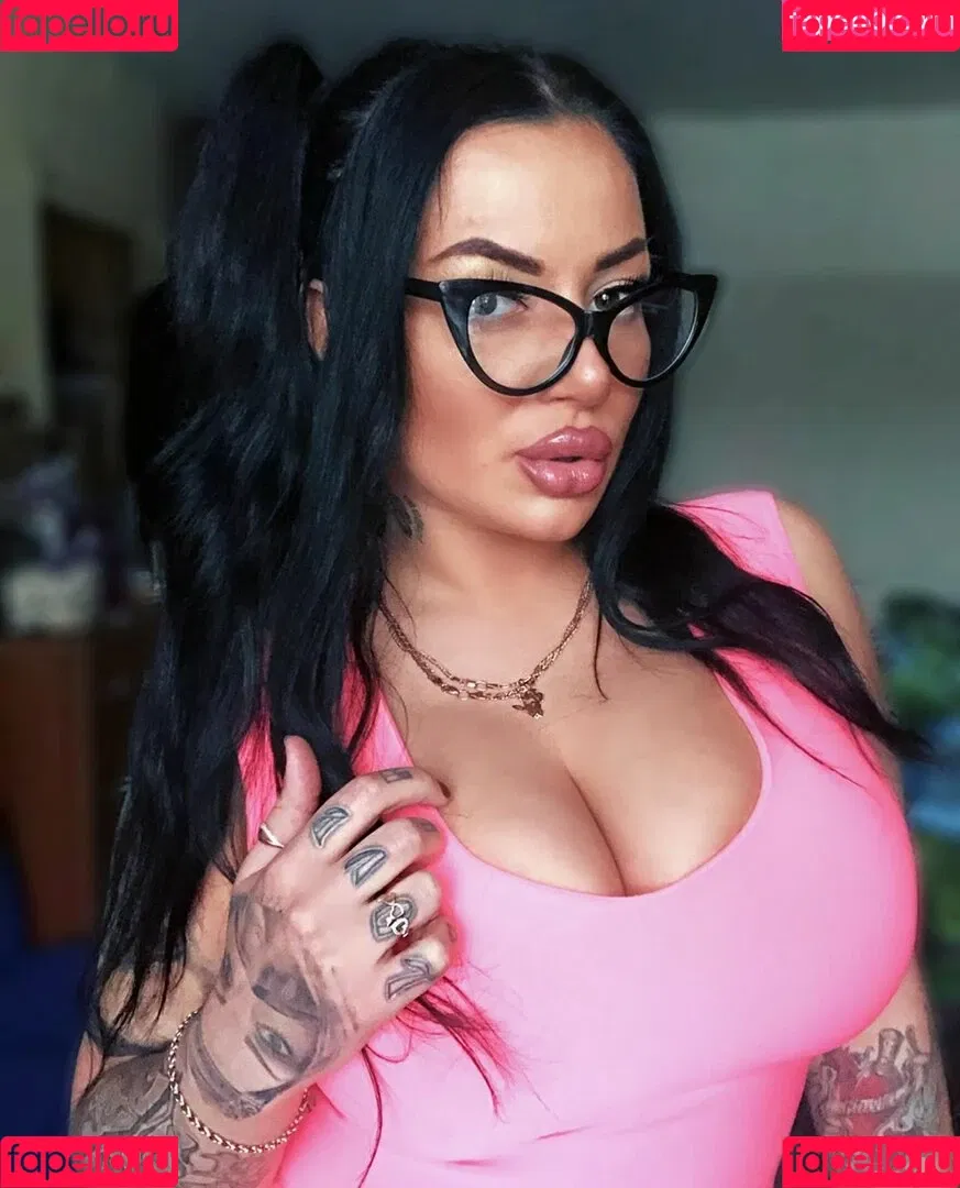 Kristina Karieva / alicia_kristina / kristinkarieva Onlyfans Photo Gallery 