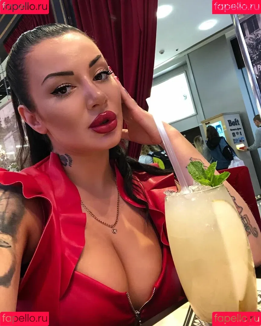 Kristina Karieva / alicia_kristina / kristinkarieva Onlyfans Photo Gallery 