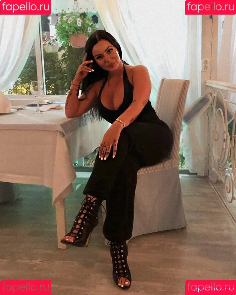 Kristina Karieva / alicia_kristina / kristinkarieva Onlyfans Photo Gallery 