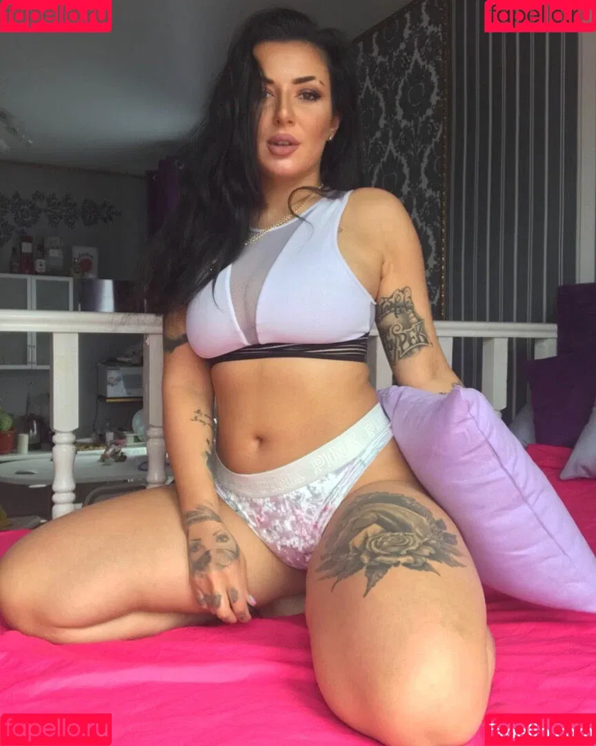 Kristina Karieva / alicia_kristina / kristinkarieva Onlyfans Photo Gallery 