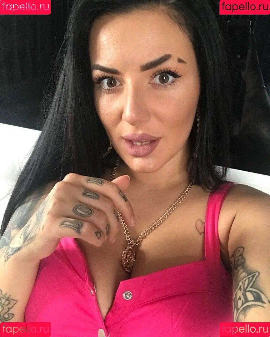 Kristina Karieva / alicia_kristina / kristinkarieva Onlyfans Photo Gallery 