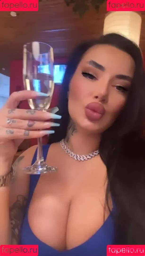 Kristina Karieva / alicia_kristina / kristinkarieva Onlyfans Photo Gallery 