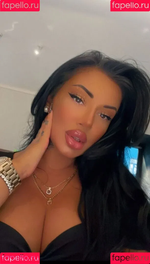 Kristina Karieva / alicia_kristina / kristinkarieva Onlyfans Photo Gallery 