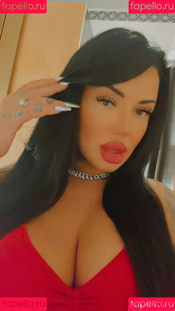 Kristina Karieva / alicia_kristina / kristinkarieva Onlyfans Photo Gallery 