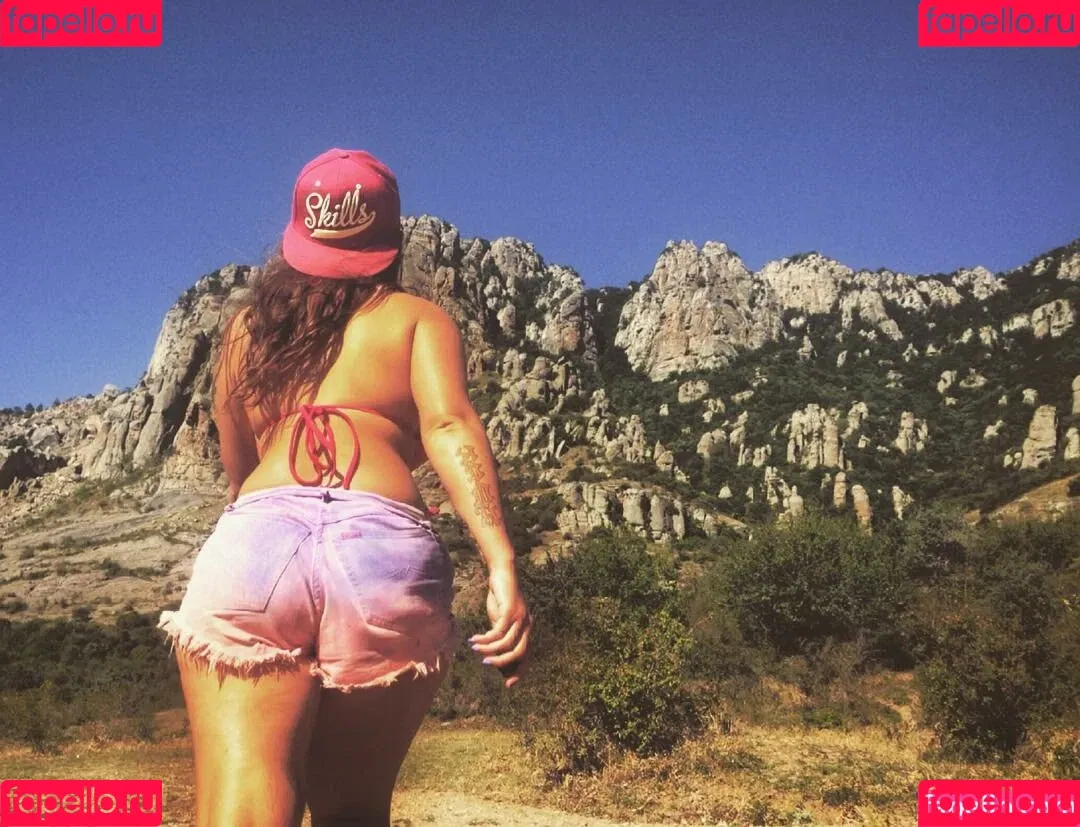 Kristina Karieva / alicia_kristina / kristinkarieva Onlyfans Photo Gallery 