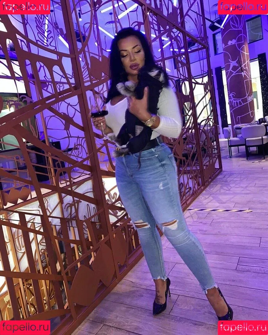 Kristina Karieva / alicia_kristina / kristinkarieva Onlyfans Photo Gallery 